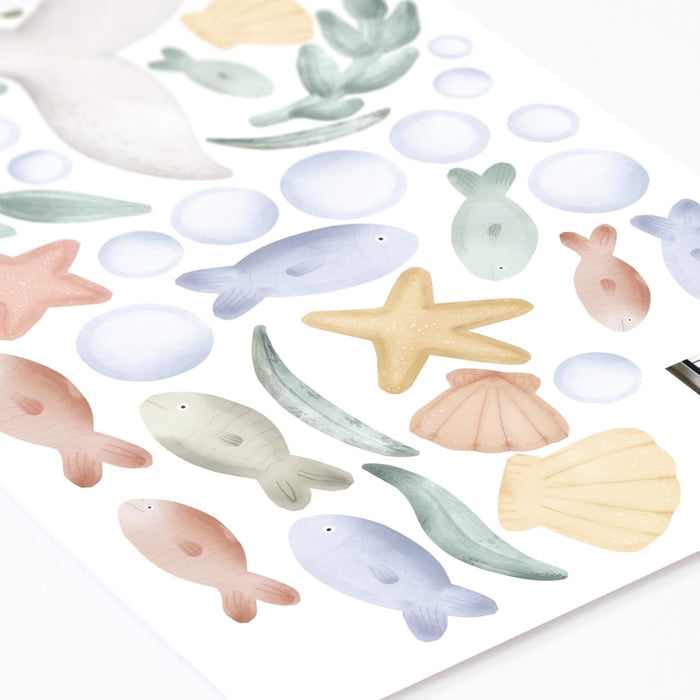 Stickers muraux rêveurs baleine grise et poissons